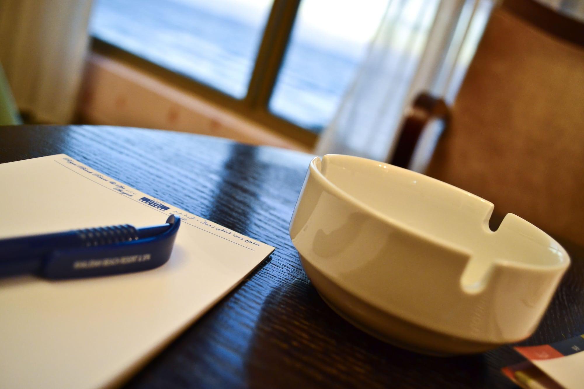 Sahara Beach Resort & Spa Шарджа Екстер'єр фото A white ashtray