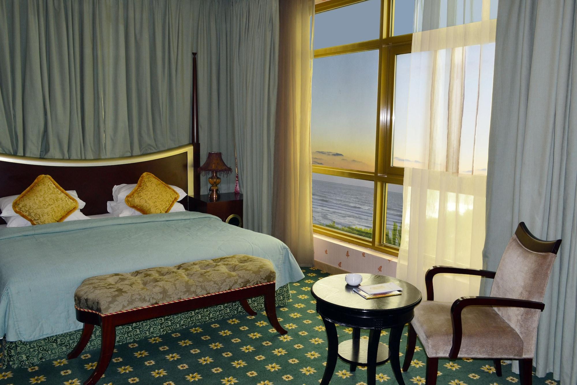 Sahara Beach Resort & Spa Шарджа Екстер'єр фото A bedroom in the hotel