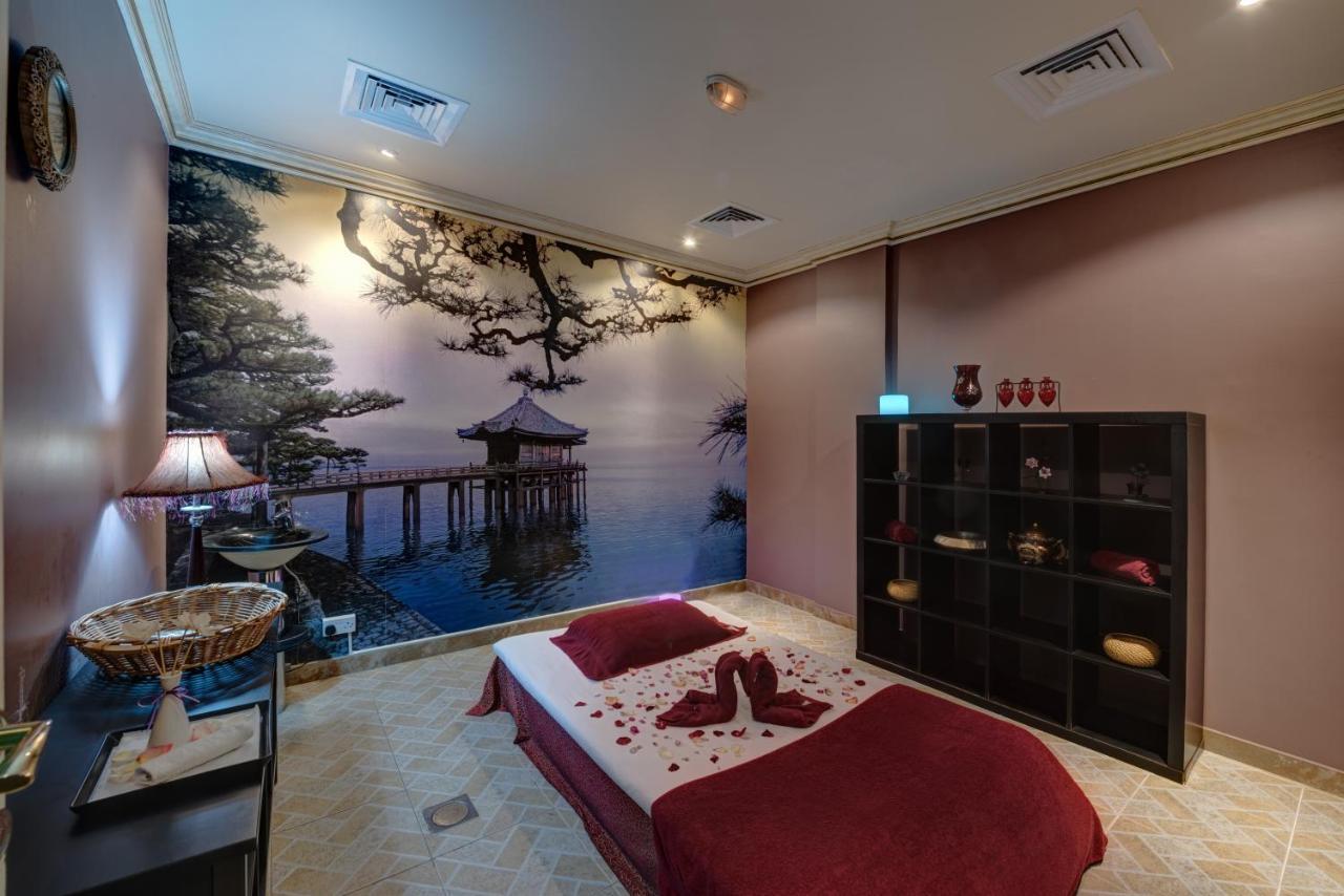 Sahara Beach Resort & Spa Шарджа Екстер'єр фото A massage room at a spa