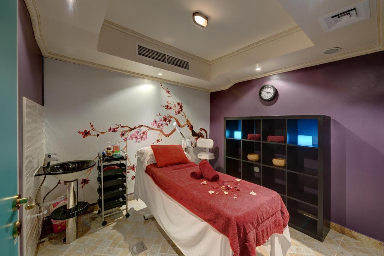 Sahara Beach Resort & Spa Шарджа Екстер'єр фото A treatment room at a spa