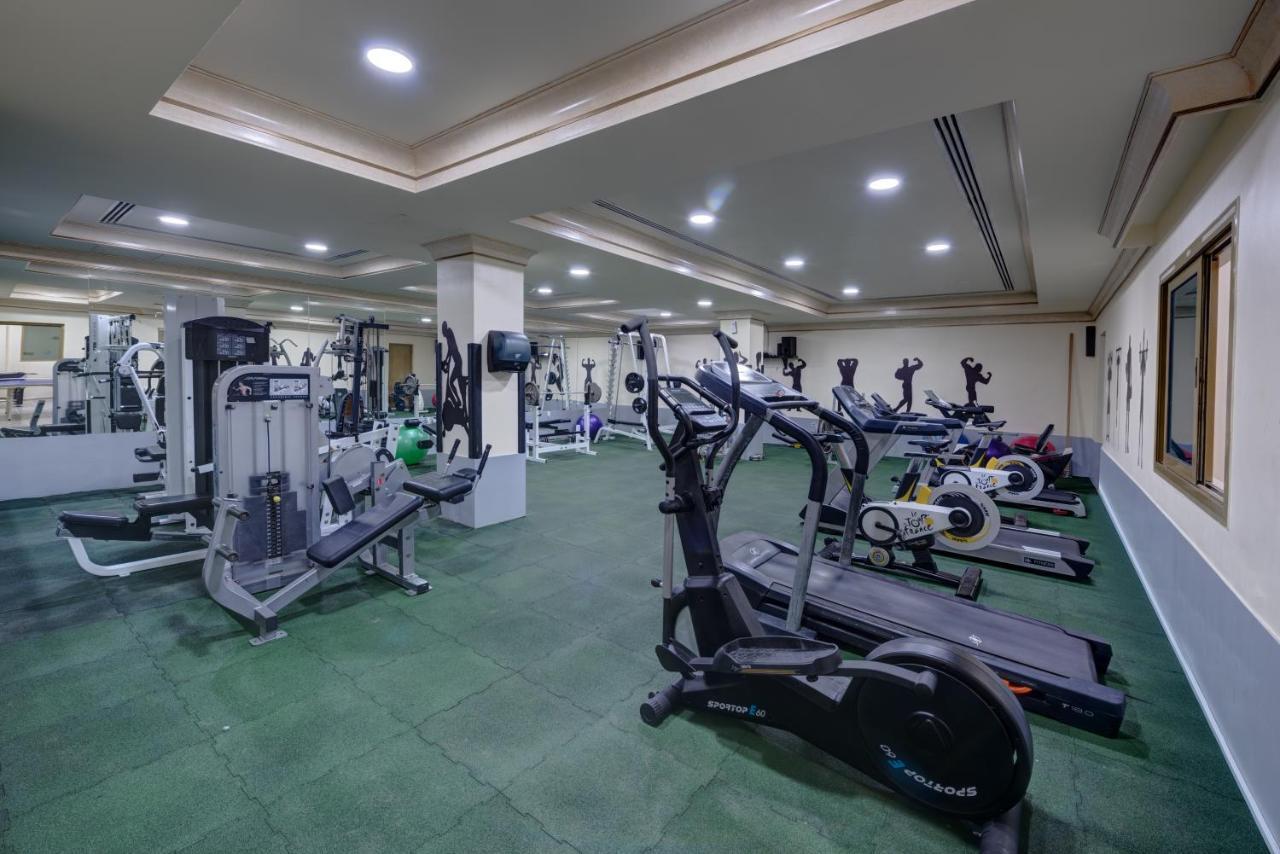 Sahara Beach Resort & Spa Шарджа Екстер'єр фото The gym at the hotel