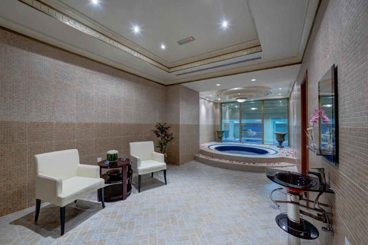 Sahara Beach Resort & Spa Шарджа Екстер'єр фото A modern bathroom