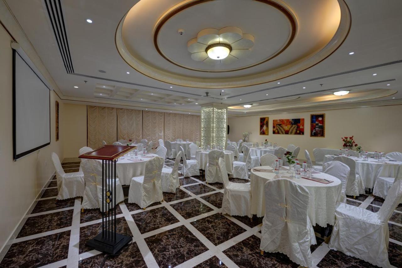 Sahara Beach Resort & Spa Шарджа Екстер'єр фото The ballroom at the hotel