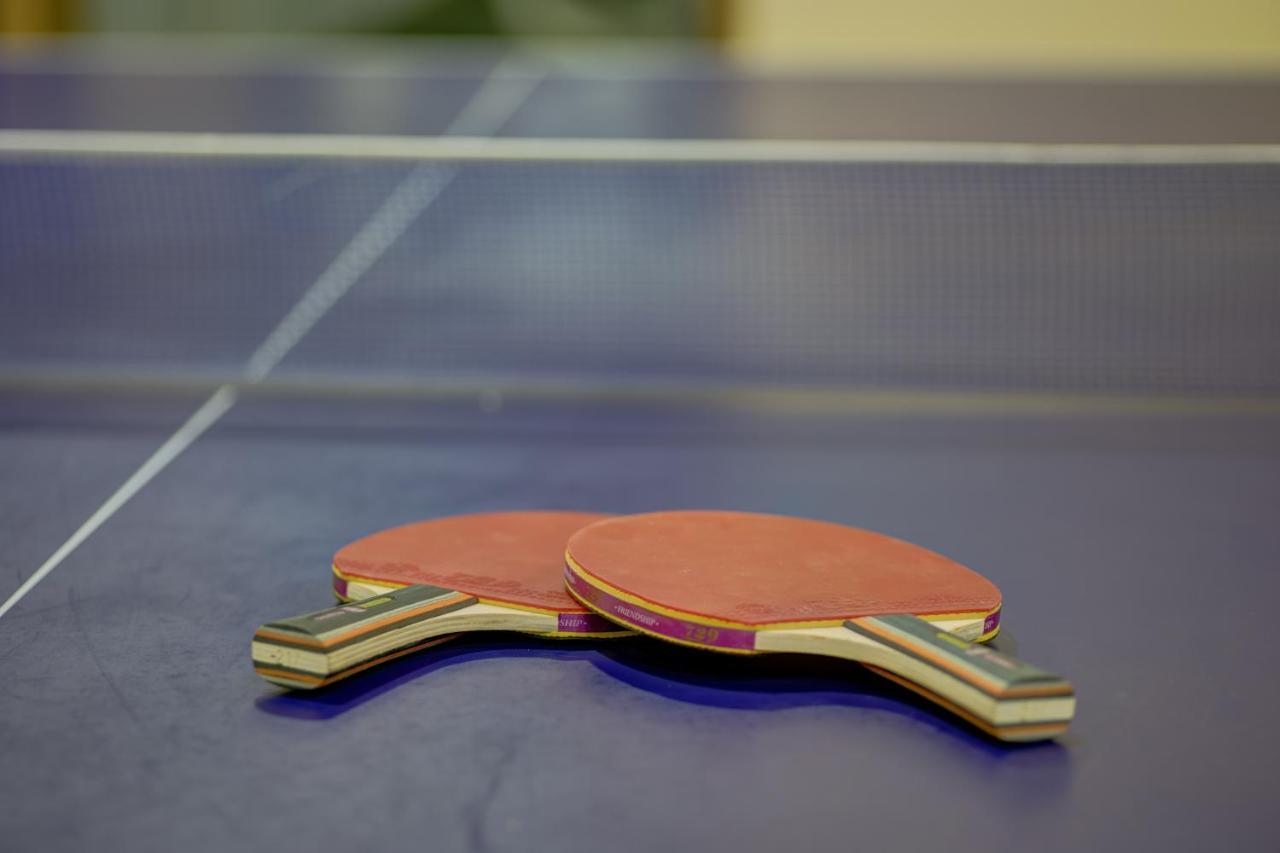 Sahara Beach Resort & Spa Шарджа Екстер'єр фото Table tennis bats