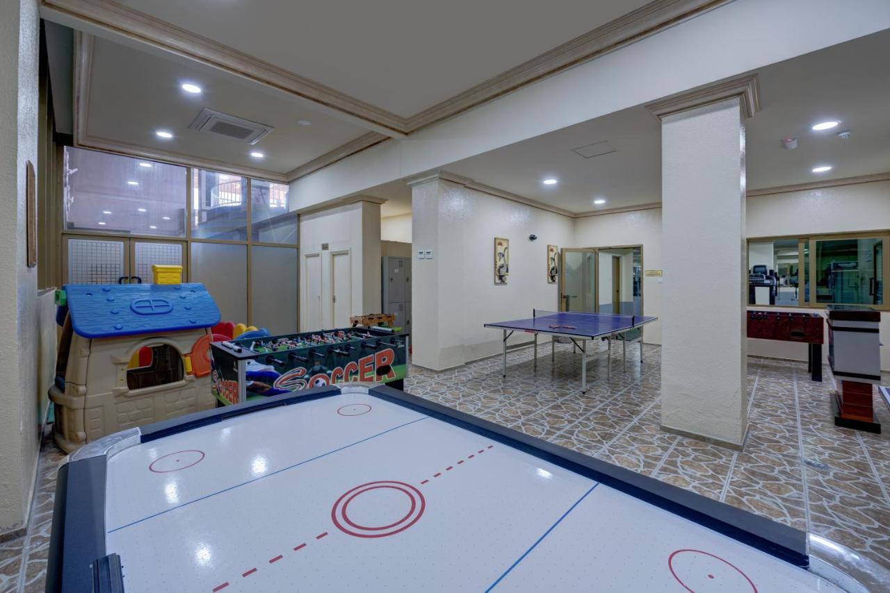 Sahara Beach Resort & Spa Шарджа Екстер'єр фото The game room